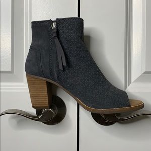 TOMS wedges